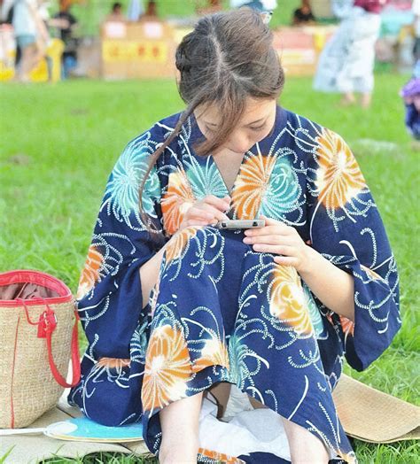 胸 チラ 浴衣|【浴衣胸チラ盗撮エロ画像】浴衣から少し見えるオッパイに男は .